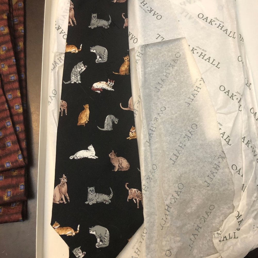 Oak Hall Cat neck tie. 100% Hand made Silk